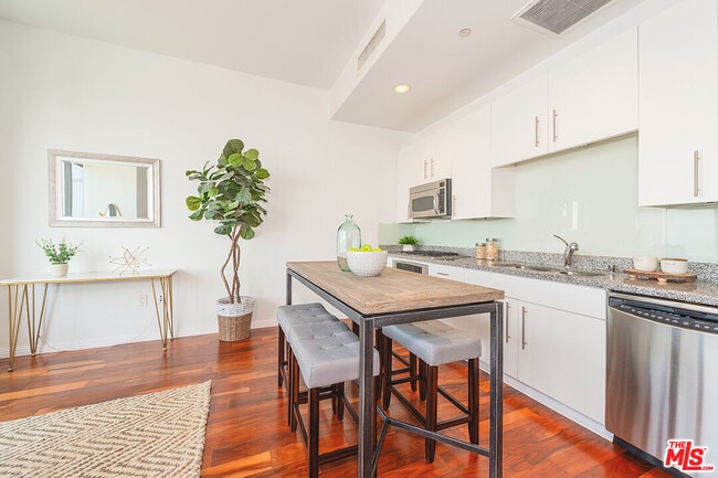 Photo - 1100 Wilshire Blvd Unit 2501