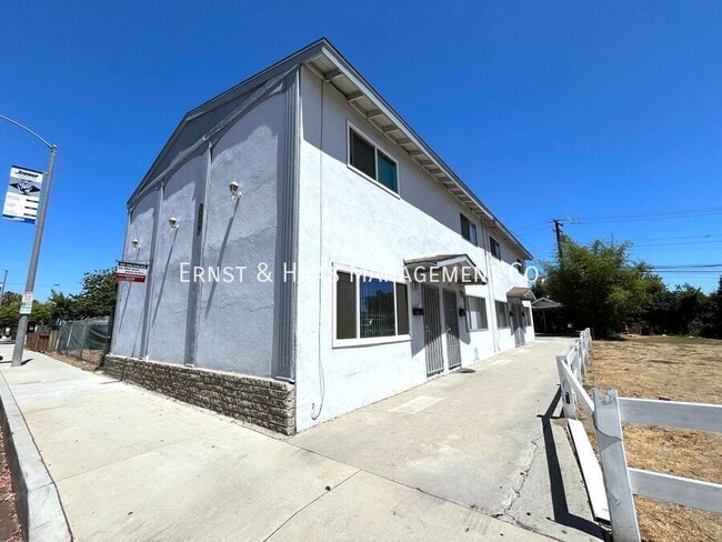 Building Photo - 5940 Atlantic Ave Unit C