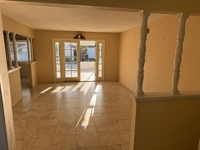 Photo - 15856 Lawnhill Dr