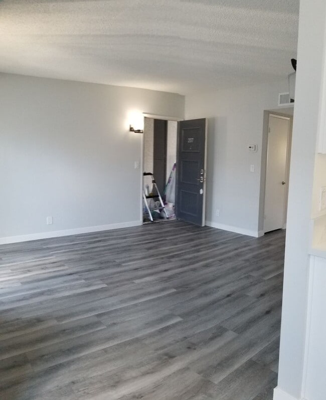 Photo - Granada Court