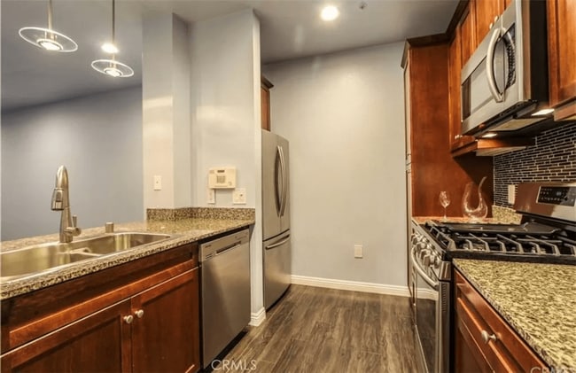 Building Photo - 2240