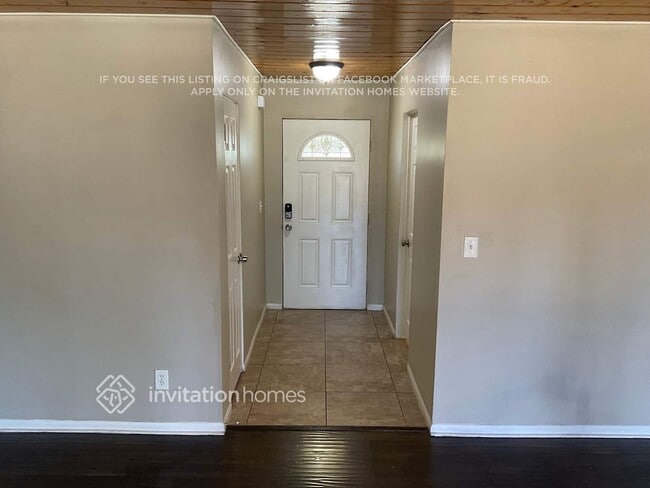 Photo - 7943 Newcastle Ave