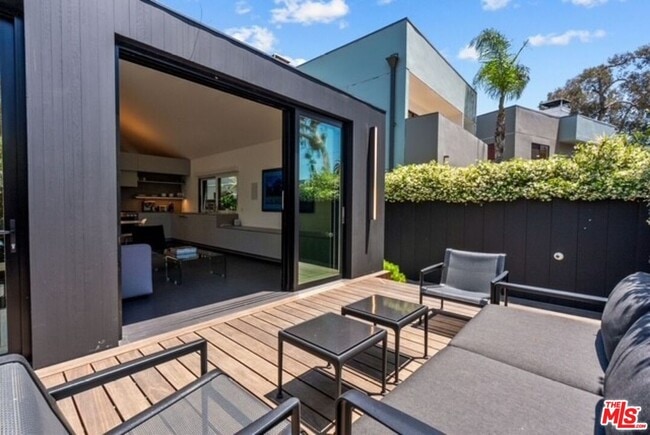 Photo - 1527 Cabrillo Ave