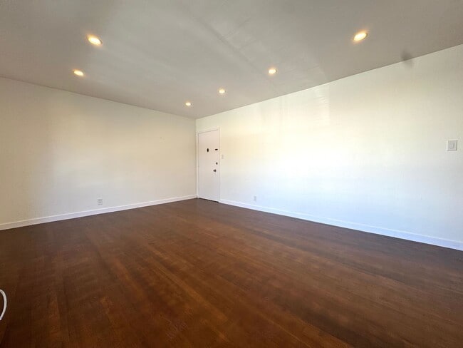 Photo - 1020 N Edinburgh Ave Unit 01