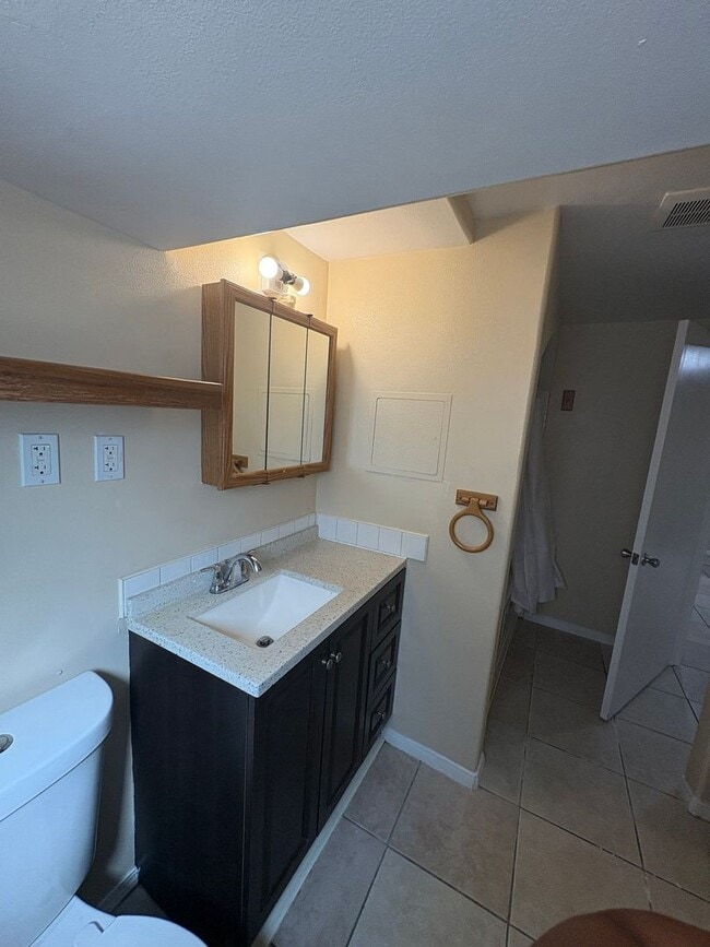 Photo - 377 Douglas St Unit 1