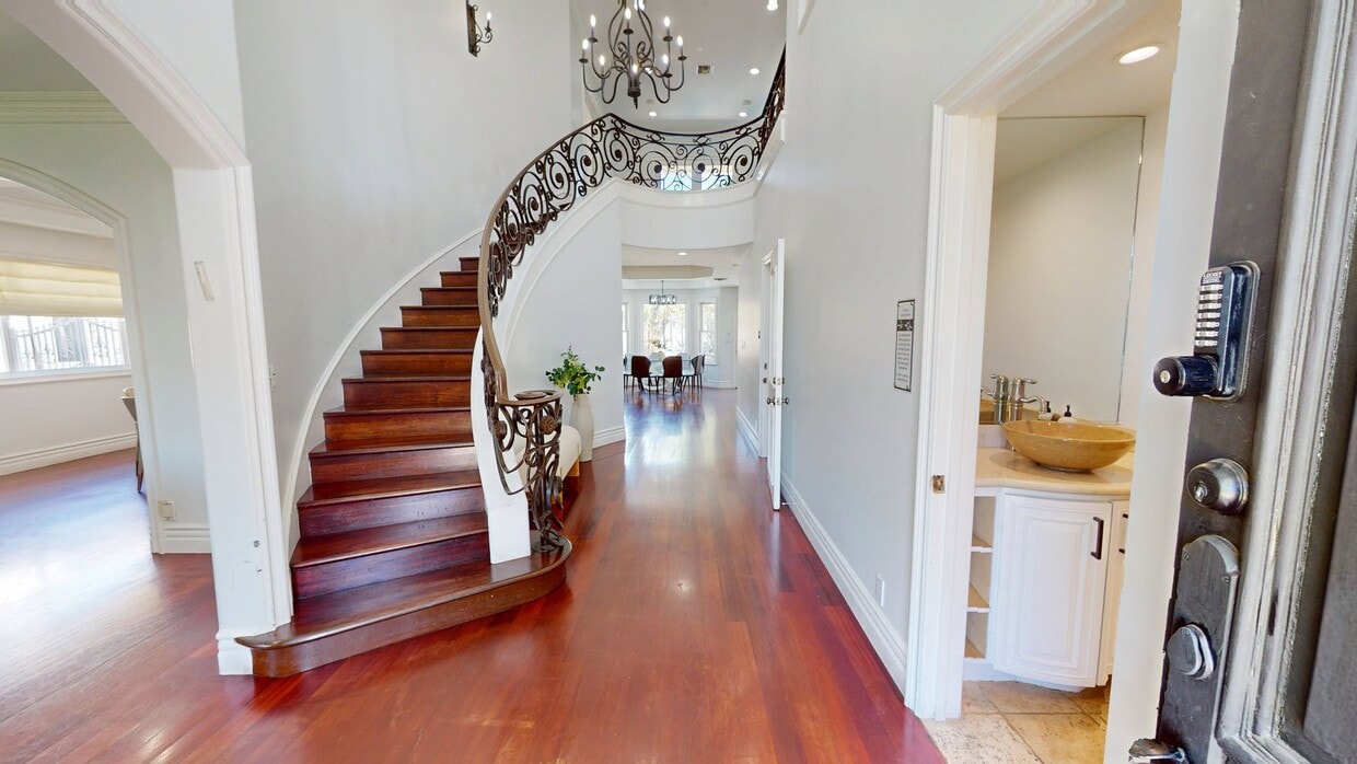 3D Tour - 5230 Teesdale Ave
