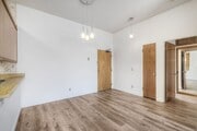 Photo - La Jolla Pines- Move In Special Top Level 2 Bed/2 Ba Available Now!!