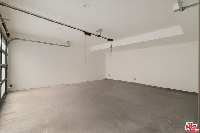 Photo - 15207 Morrison St