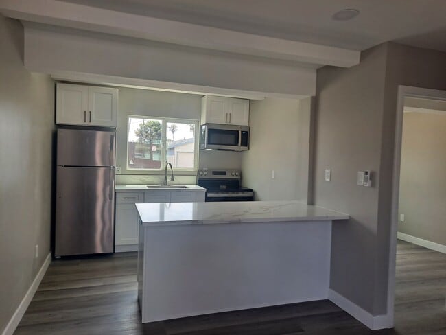 Building Photo - downstairs 1 bedroom /Split AC/ washer and... Unit 2129