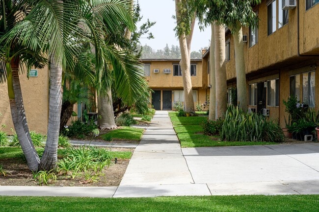 La Puente Garden Apts - La Puente Garden Apts