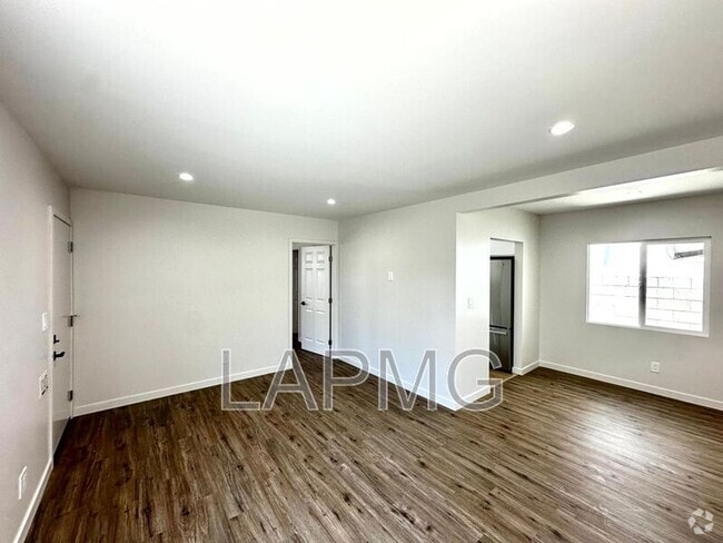 Building Photo - 2304 N Frederic St Unit 101 Rental