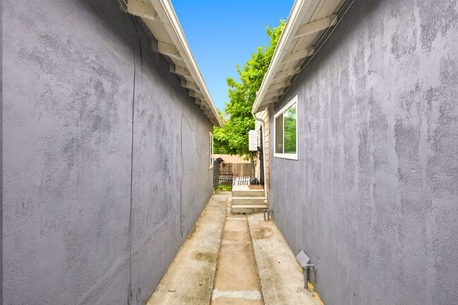 Photo - 554 Ritchey St