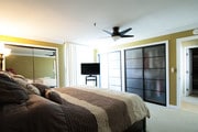 Large Master Bedroom w/lots of Closet space! - 535 Esplanade Condo Unit 401