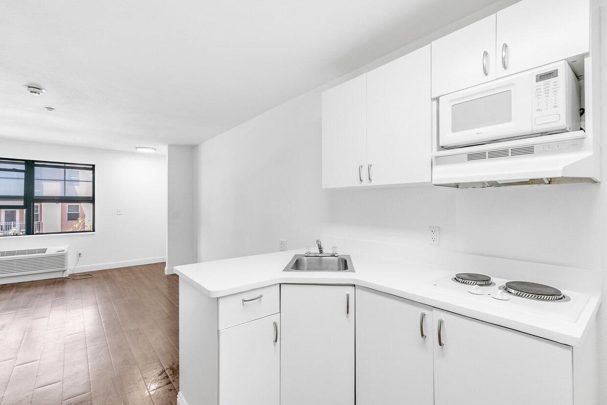 Floor Plan - Studio + 1 Bath