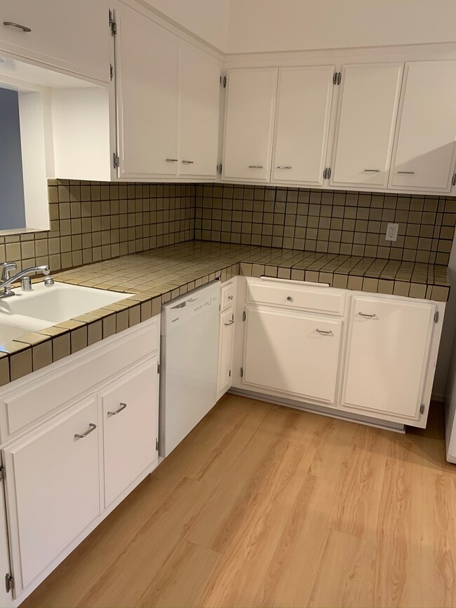 Photo - 24 Lighthouse St