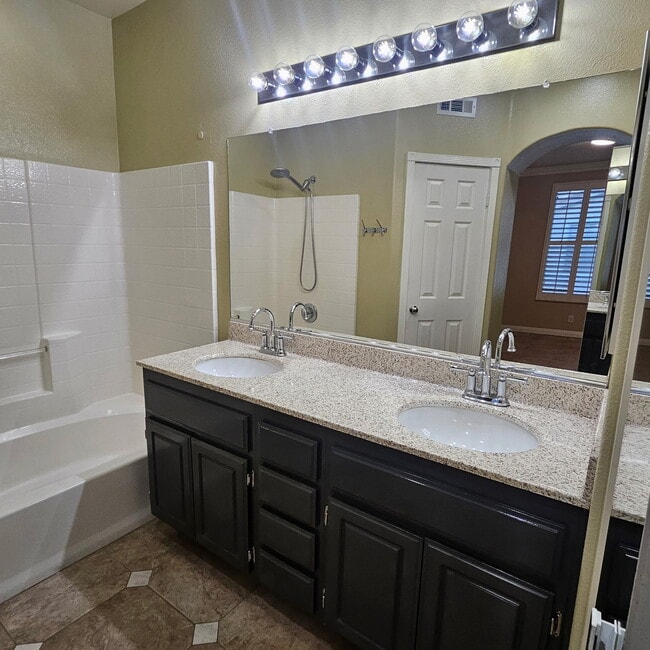 Photo - 2806 Cherrywood