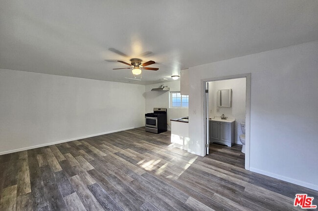 Photo - 19759 Roscoe Blvd