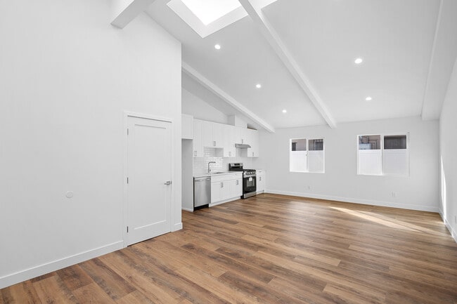 Photo - 13010 Hartland St