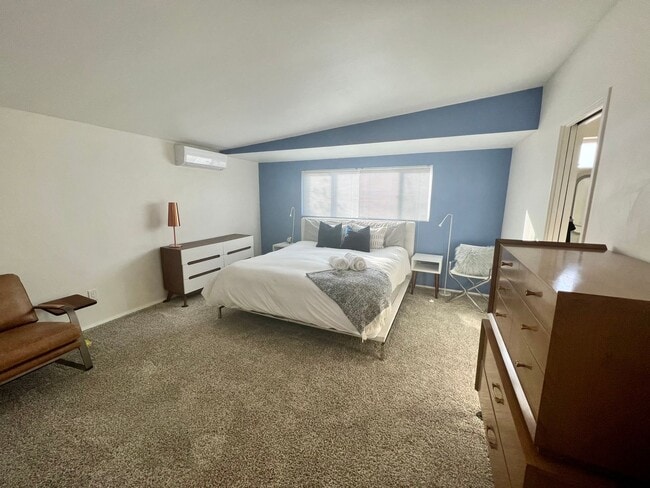 Photo - 3 Bedroom 2 Bathroom - Fully Furnished - Mid Century Modern