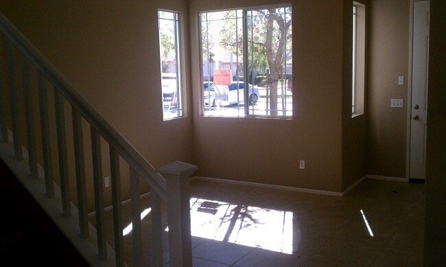 Photo - Nice 4 Bed 2.5 Bath home in Riverside! New Appliances! Call Today!