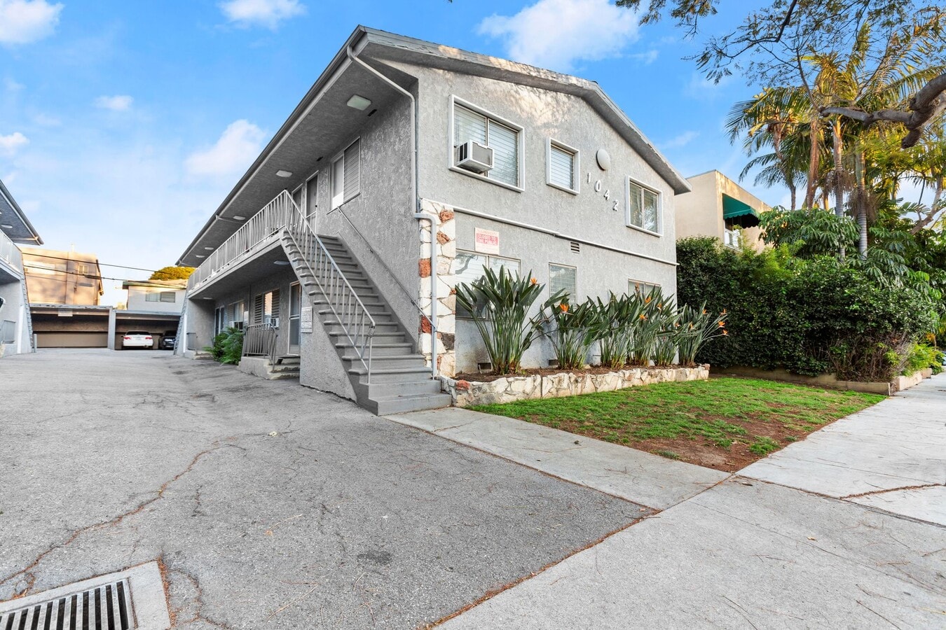 1042 Stanley - 1042 Stanley