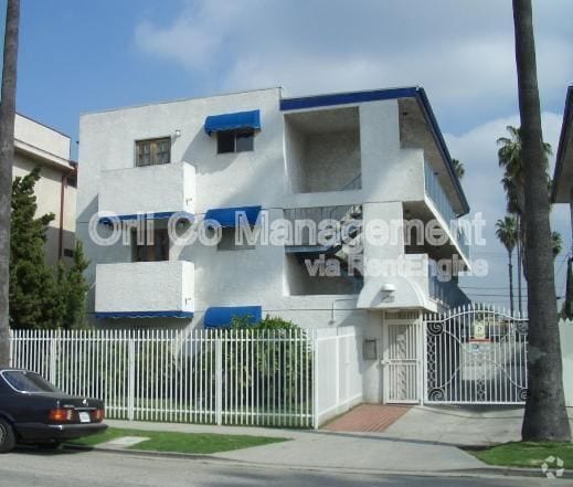 Building Photo - 14333 Haynes St Unit 2 Rental