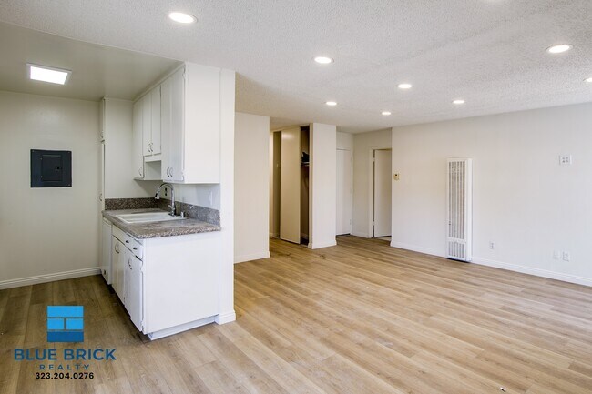 Photo - 5452 Corteen Pl Unit 18