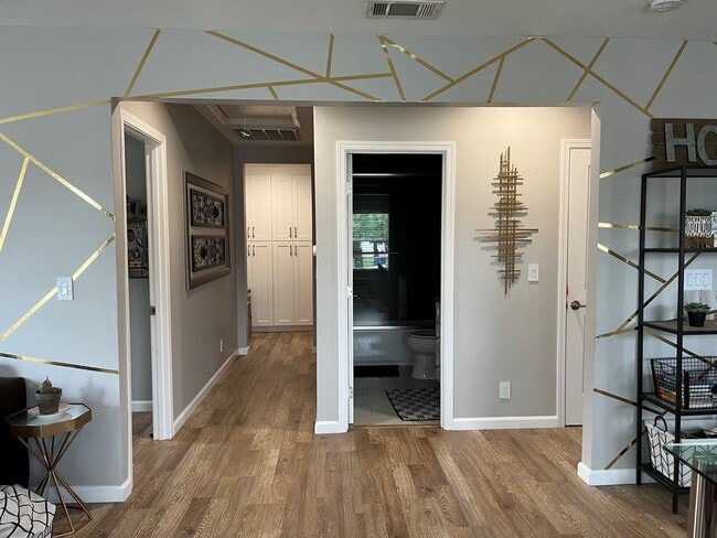 Photo - 1115 N Sparks St