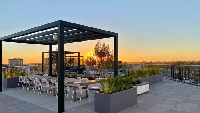 Sky Lounge at Sunset - G8 by CLG Apartments