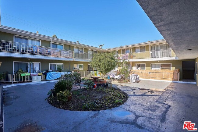 Photo - 443 S Wilton Pl Unit 17