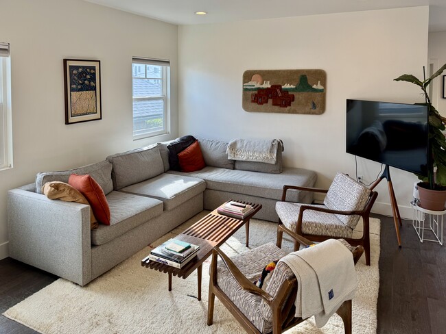 Photo - 2127 Kent St