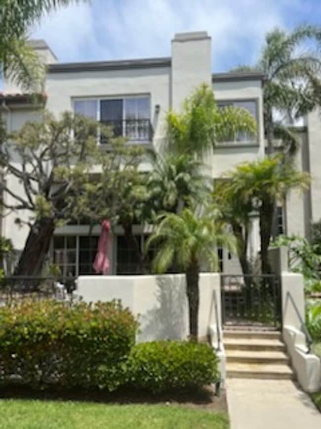Luxurious Townhouse Located in the exclusi... - Luxurious Townhouse Located in the exclusi...