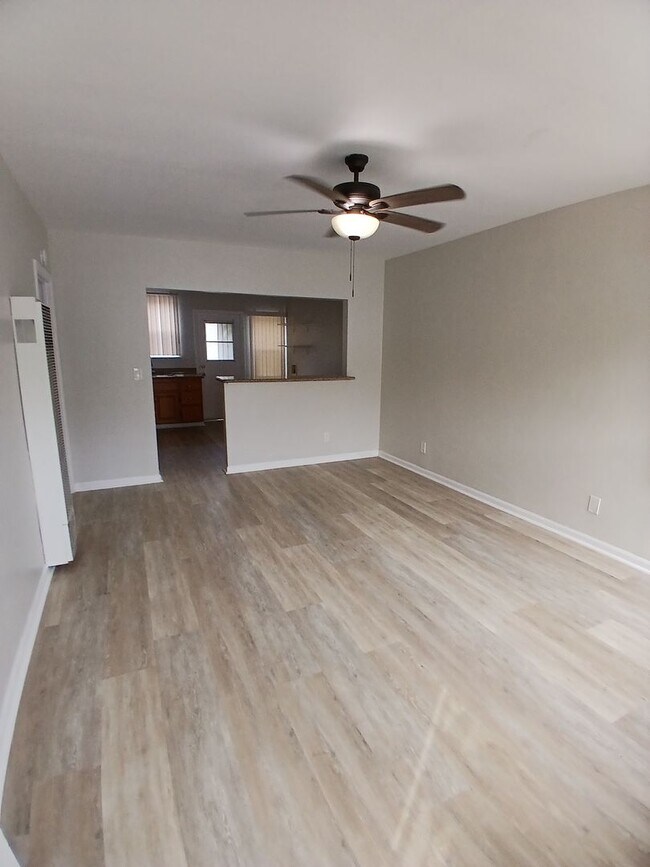 Photo - 1928 Rocket Property Unit 5648