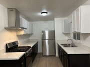 Kitchen - 733 N Madison Ave