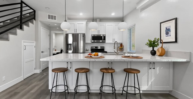Building Photo - 418 N La Fayette Park Pl