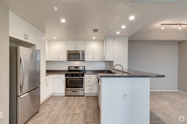 2BR, 2BA - 922SF - Parc Chateaux