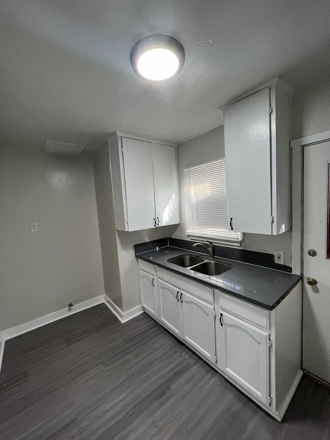 Photo - 10965 S Figueroa St Unit 12