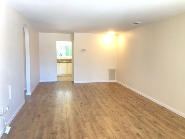 Photo - Open Bright and Spacious 2 bed 2 bath in Peacock Hills