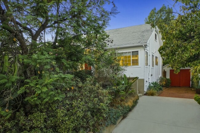 Photo - 1563 Lucretia Ave