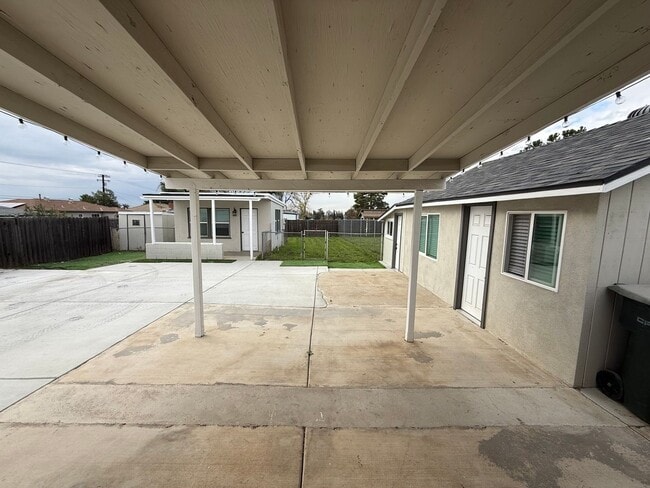 Photo - Multi Generation Home 4 Bedroom 3 Bath