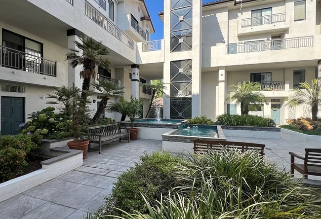Building Photo - Updated 2-Bedroom 3 Bathroom Pasadena Town...