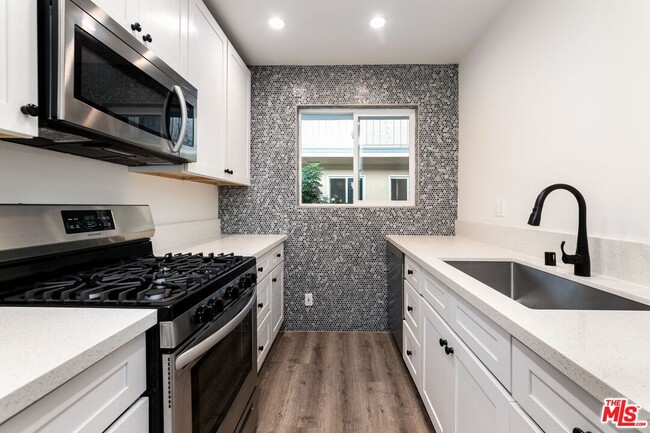 Building Photo - 1462 S Shenandoah St Unit 2