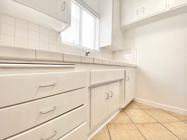 Photo - 5728 Camellia Ave Unit 204