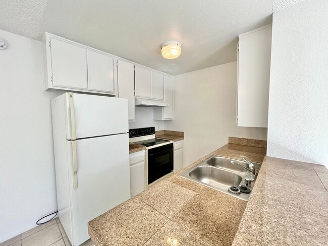 Photo - 2BD/2BTH with Central A/C, Private Patio, Walk-In Closet, Onsite Laundry, and Parking! Unit 04
