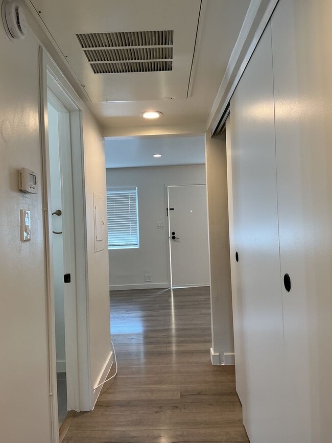 Photo - 7347 Haskell Ave Unit 212