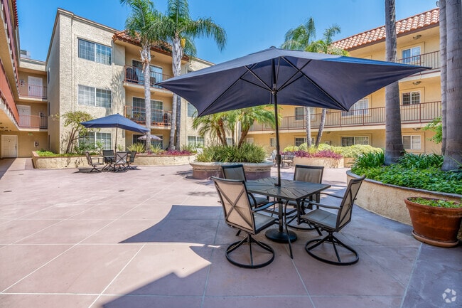 400 N Hollywood Way - 400 N Hollywood Way Apartments