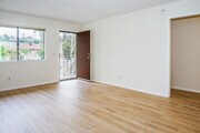 Photo - Detached home centrally located in Linda V...