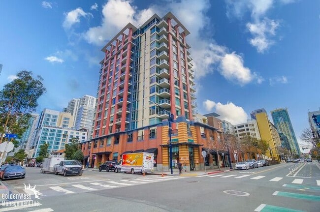 Building Photo - Immaculate 1Bdm 1Ba Condo with Massive Private Patio in the Diamond Terrace Building in Prime Dow...