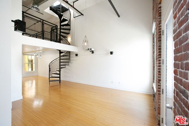 Photo - 253 S Broadway Unit 507