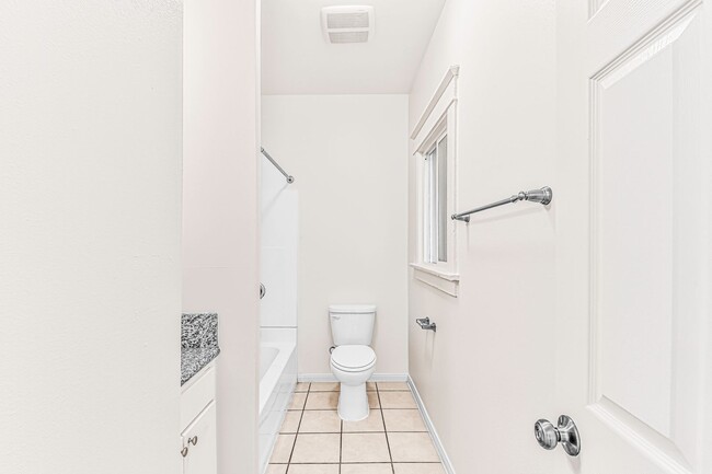 Photo - 908 Martin Luther King Jr Ave Unit 11